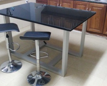A venda Mesa de cozinha tipo ilha c/Bancos reguláveis