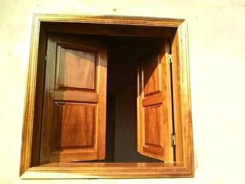 Fizemos portas e janelas de madeira nacional
