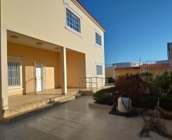 A venda Vivenda T4, Ruas asfaltadas, Patriota