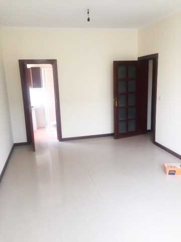 Venda Vende-se vivenda luxuosa T7 - Bairro Popular (Imobiliária myhouse)