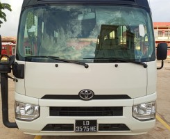 A venda TOYOTA COASTER SUPER LIMPO