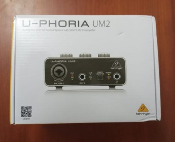 A venda Placas de som Behringer um2