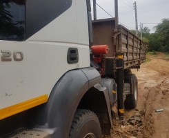 A venda Camião Iveco Macho com grua