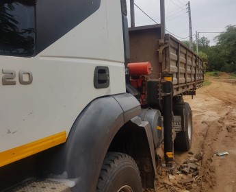 A venda Camião Iveco Macho com grua