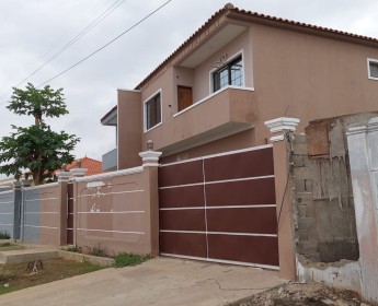 A venda Vivenda T4 + 1 primeiro andar no Patriota, Rua asfaltada