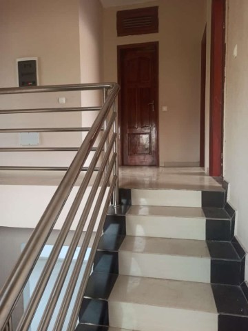 Venda Vivenda T4 + 1 primeiro andar no Patriota, Rua asfaltada