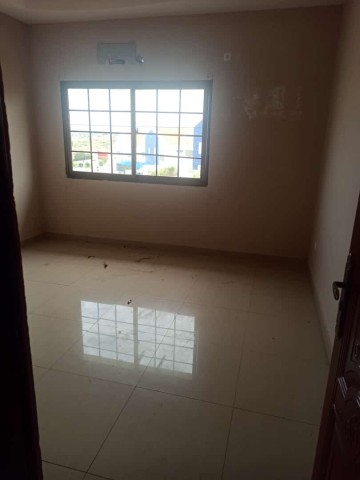 Venda Vivenda T4 + 1 primeiro andar no Patriota, Rua asfaltada