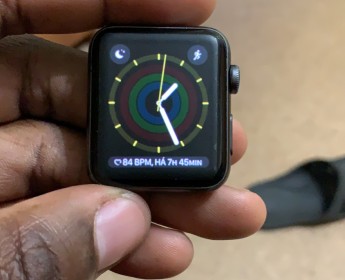 A venda Apple Watch Series 3 Usado em perfeito estado