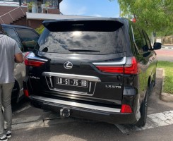 A venda LEXUS L570 novo