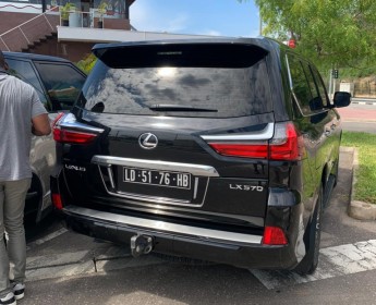A venda LEXUS L570 novo
