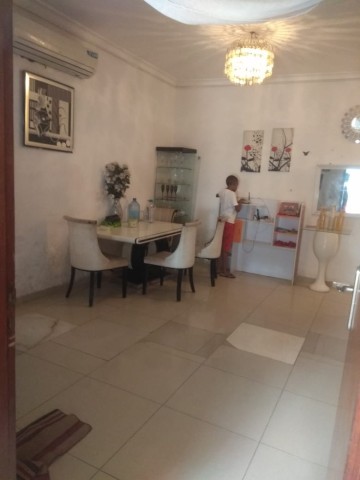 Venda Vivenda v3 na Samba bem localizado