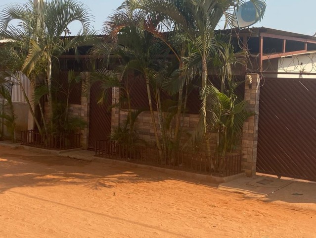 Venda Vende-se esta vivenda t3 no zango 3 rua 6