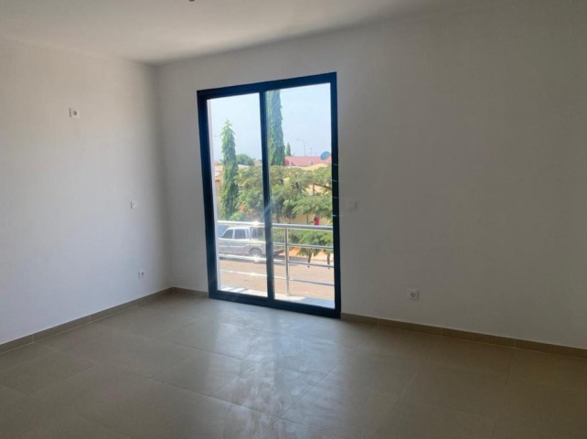 Venda Vende-se esta vivenda V3 no codomínio Porcelana em Viana