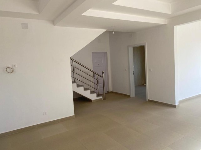 Venda Vende-se esta vivenda V3 no codomínio Porcelana em Viana