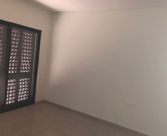 A venda Arrenda-se está vivenda t3 no codomínio Zimbo no camama