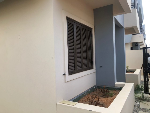 Venda Arrenda-se está vivenda t3 no codomínio Zimbo no camama