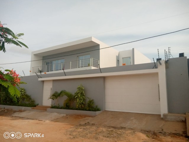 Venda Vende-se vivenda t4+1 patriota