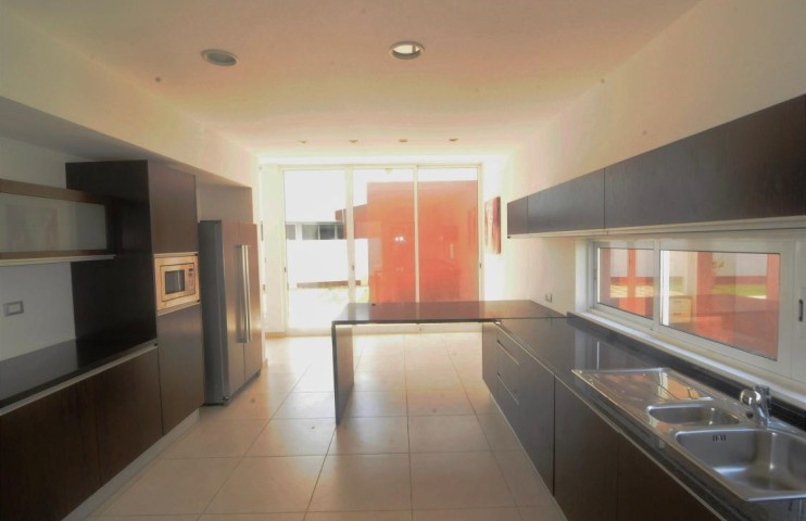 Venda VIVENDA NO CONDOMINIO PALMEIRAS EM TALATONA