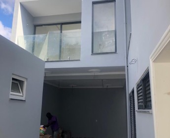 A venda Arrenda-se está vivenda V4 no camama zona nobre