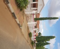 A venda Vende-se esta vivenda T4 no codomínio Vila Florescer no camama