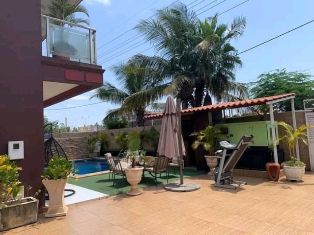 Venda Vivenda t6 camama Estrada principal top