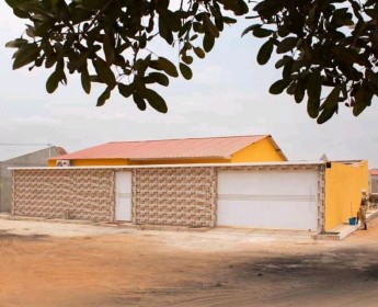 A venda Vivenda t3+1 no condominio zango (1)
