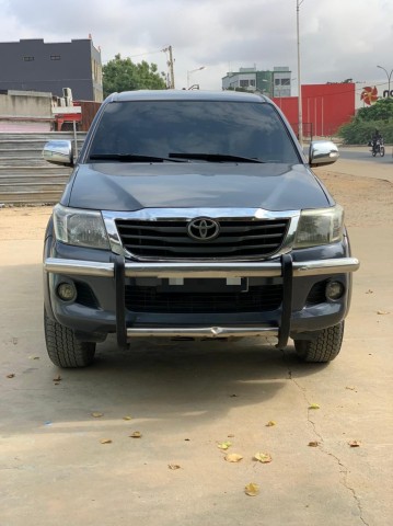 Venda Toyota Hilux automático limpo limpo
