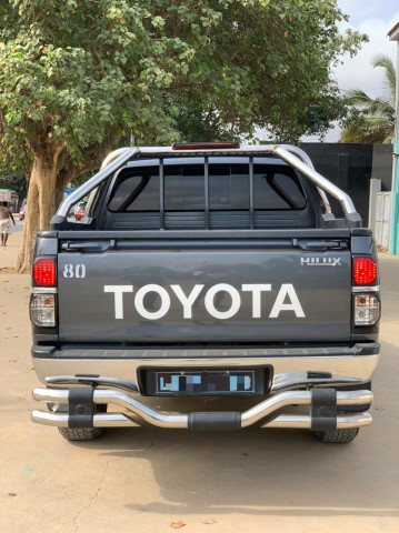 Venda Toyota Hilux automático limpo limpo