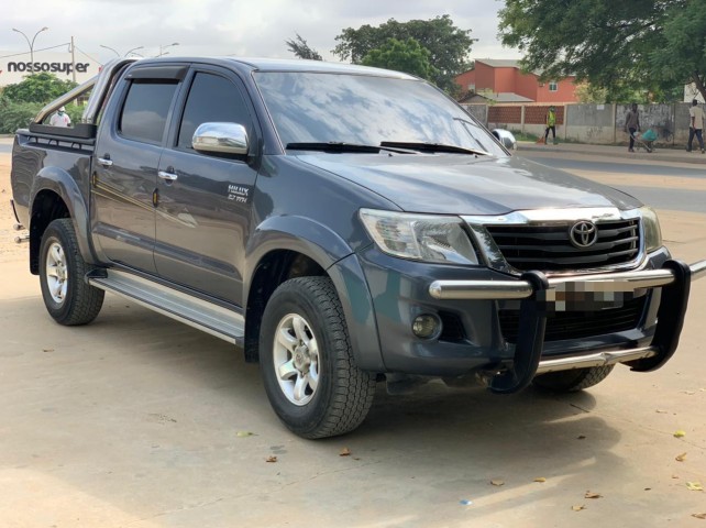 Venda Toyota Hilux automático limpo limpo