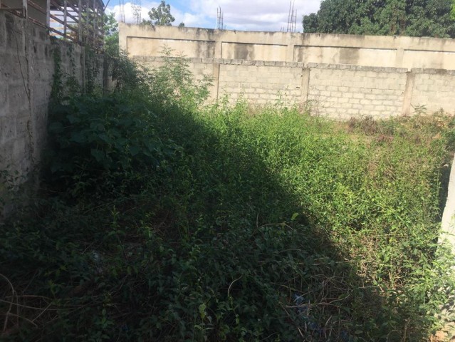 Venda Vendo um terreno de 13m X 14m.