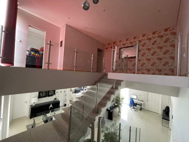 Venda À VENDA Luxuosa Vivenda T4, no Benfica.