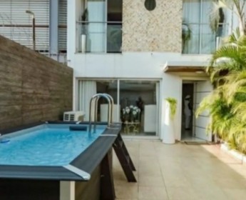 A venda Vivenda T4 com piscina no centro da cidade