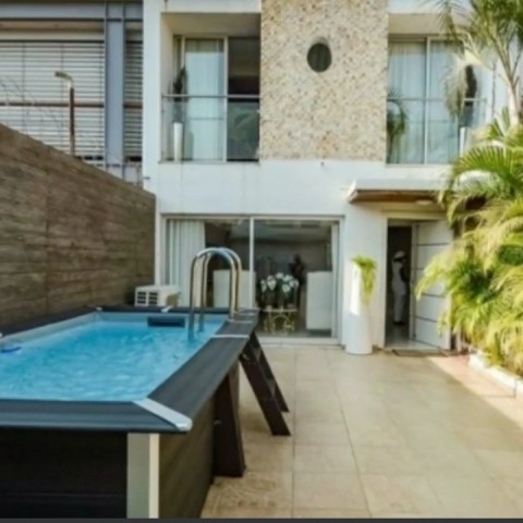 Venda Vivenda T4 com piscina no centro da cidade