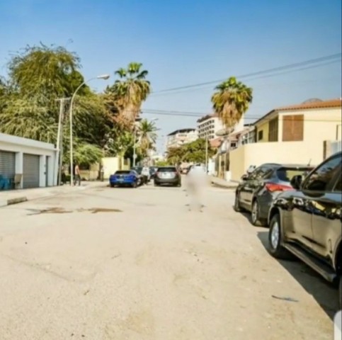 Venda Vivenda T4 com piscina no centro da cidade