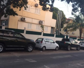A venda Vende se esta vivenda no bairro azul