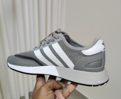 A venda Tênis Adidas