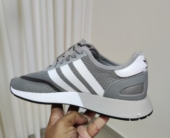 A venda Tênis Adidas
