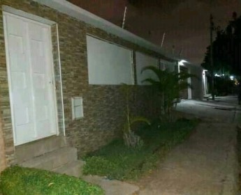 A venda Dono aflito vende sua Vivenda no condomínio Jardim do Éden ruas asfalt...