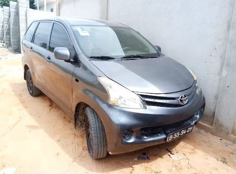 Venda TOYOTA AVANZA