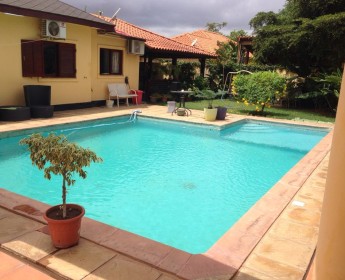 A venda Vivenda T3 com piscina e anexos. Benfica