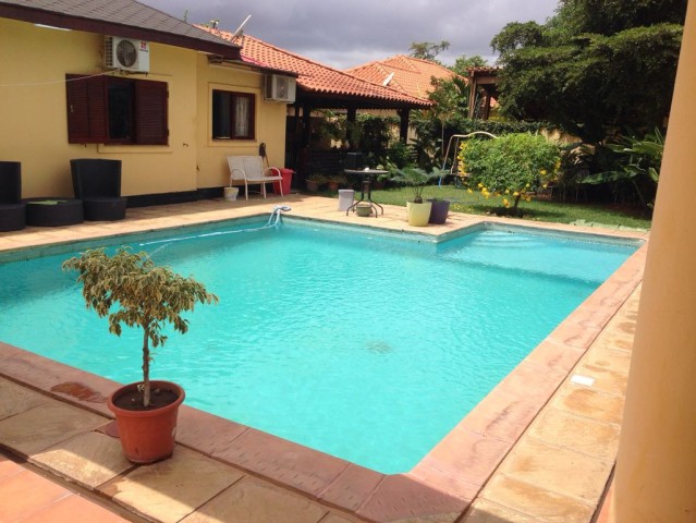 Venda Vivenda T3 com piscina e anexos. Benfica