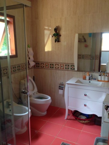 Venda Vivenda T3 com piscina e anexos. Benfica