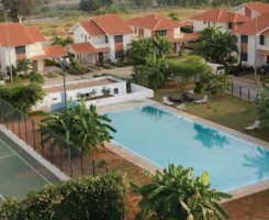 A venda À VENDA: Vivenda V3 com Piscina e anexo, em Talatona, no Condomínio Vi...