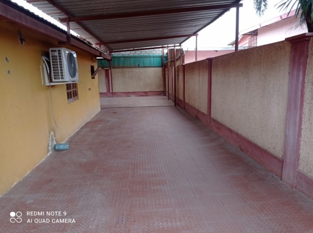 Venda Vivenda condomínio Bpc bem localizada