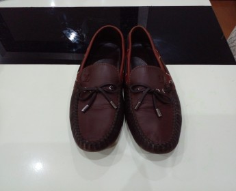 A venda Louis Vuitton leather shoes