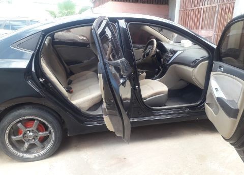 Venda Hyundai Accent Black