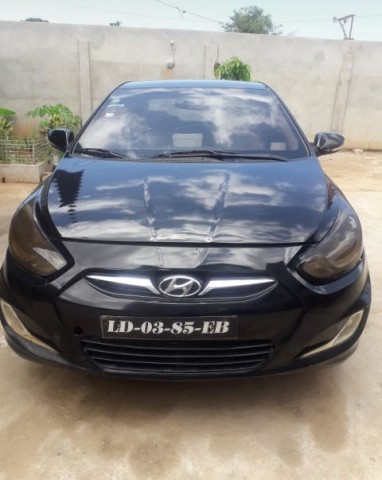 Venda Hyundai Accent Black