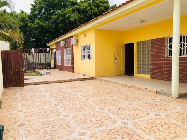 Venda Moradia V4, no Camama