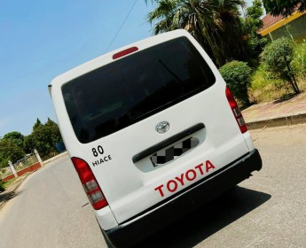 A venda TOYOTA HIACE