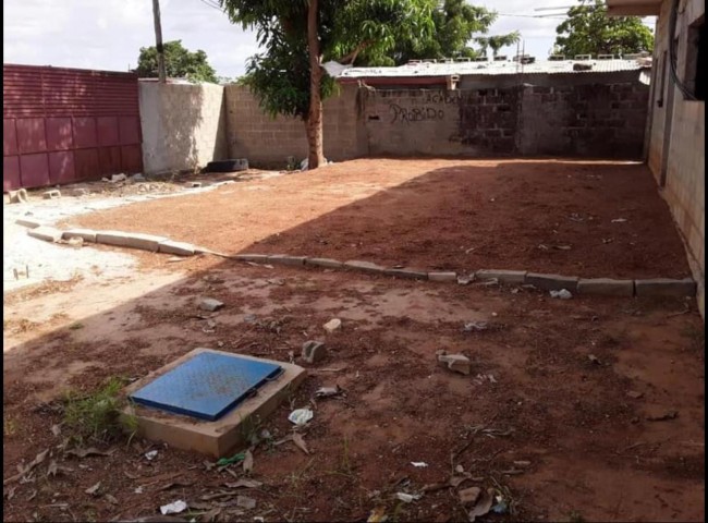 Venda Casa inacabada a venda no kikuxi